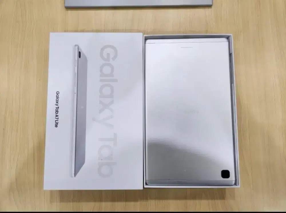 Samsung Tab A7 Lite 3/32 GB 
Kelengkapan Full OriGinal