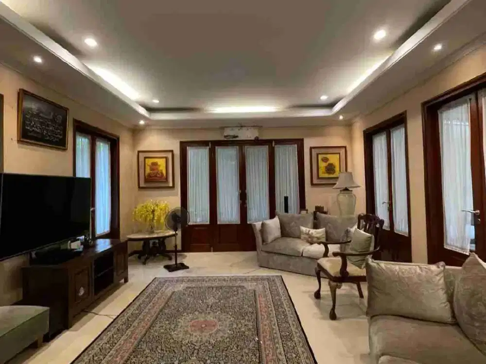 DIJUAL RUMAH MEWAH SANGAT MURAH TERAWAT RAPI SIAP HUNI AREA CIPETE JAKSEL.