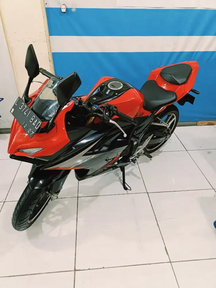 Bisa kredit HONDA CBR 150R TAHUN 2022 KM 5000 MULUS
