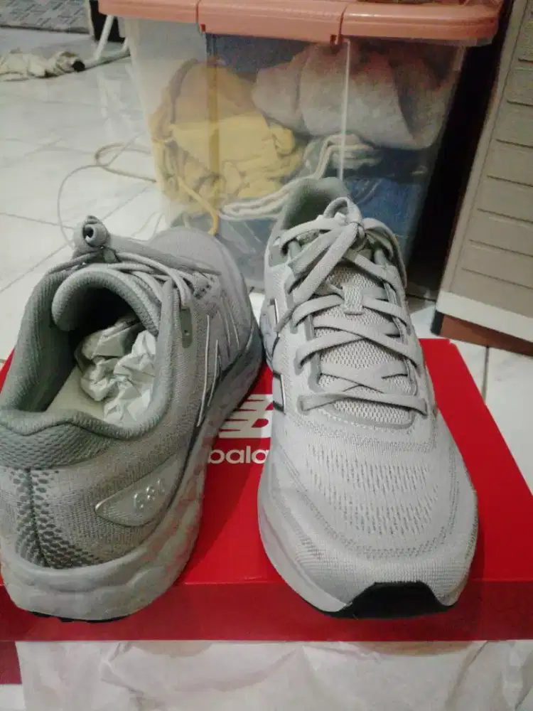 Sepatu new balance bekas