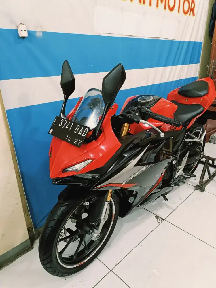 Ban 95% layak pakai HONDA CBR 150R TAHUN 2022 MERAH GLOSSY KM 5000
