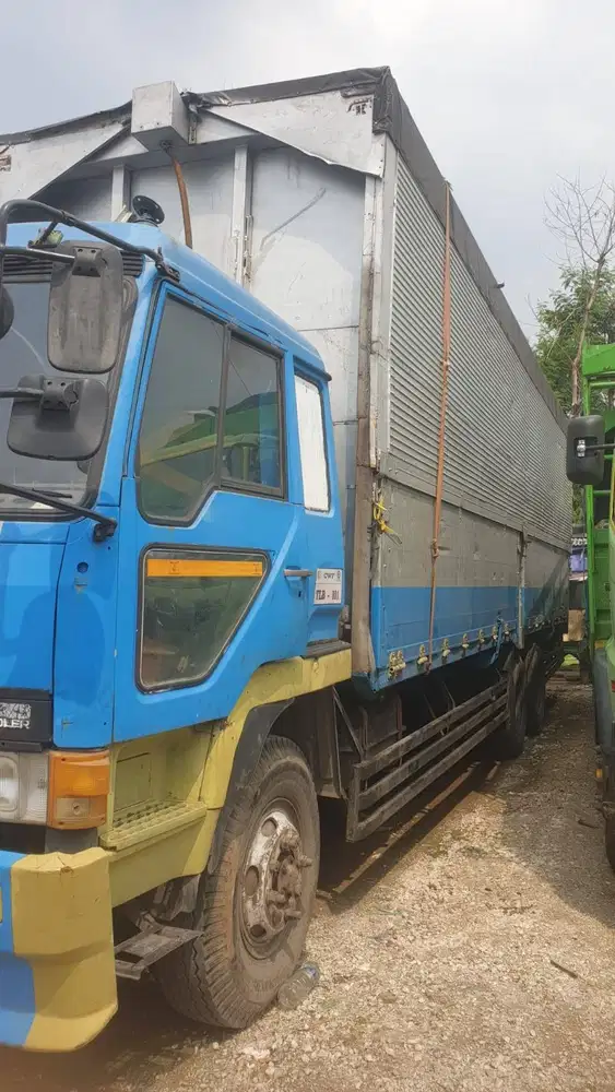 DIJUAL MOBIL TRUCK FUSO BOX JUMBO TAHUN 1997