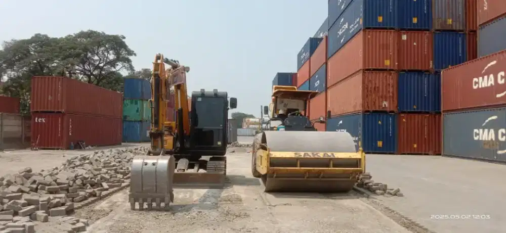 Excavator pc 75 wales tandem roller crane 25 ton