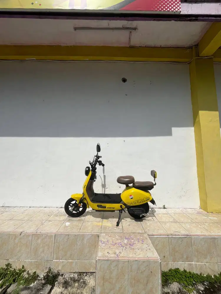 SEPEDA LISTRIK EXOTIC FASTRON WARNA KUNING