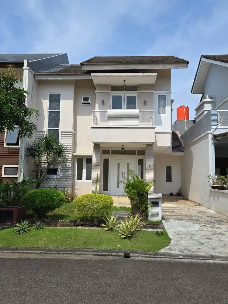 Disewa Rumah Menarik dan Taman Dibelakang Yang Luas di Harapan Indah