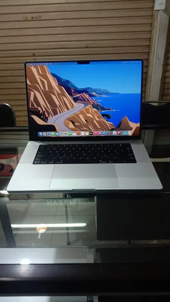 MacBook PRO M1 RAM 16GB SSD 512GB Layar 16 Liquid Retina XDR 1000Nits