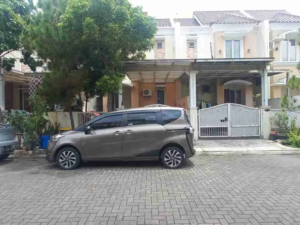 Disewakan Rumah 
2 Lantai Di 
The Royal Residence Cakung Jaktim