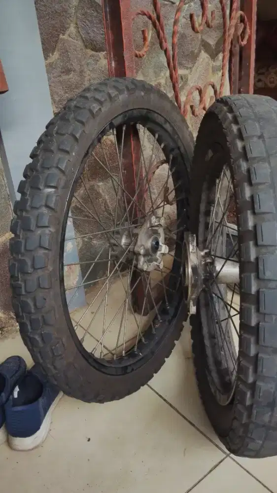 1 Pasang ban depan dan belakang Honda Trail CRF 150