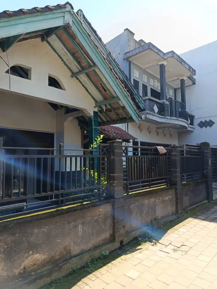 Dijual/Lelang Tanah Berserta 2 Bangunan dengan Luas Tanah 199m2