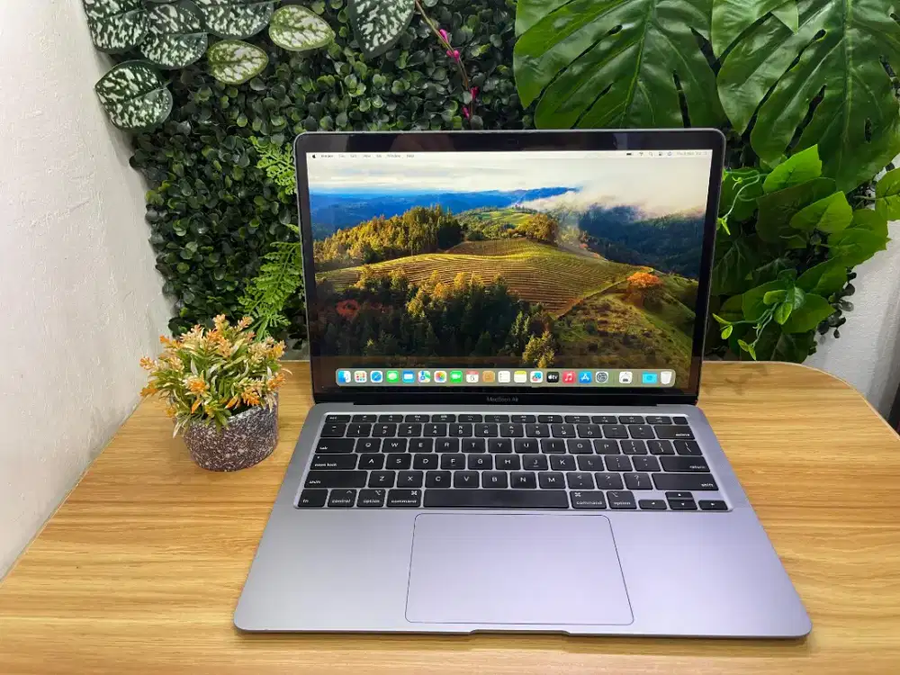 MacBook Air 13 2020 
Ci3 1,1Ghz 
RAM 8GB 
SSD 256GB
Cc 628 Normal