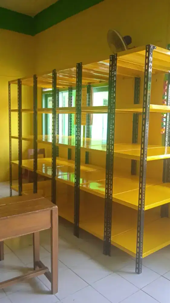 Rak besi rak buku rak siku lubang