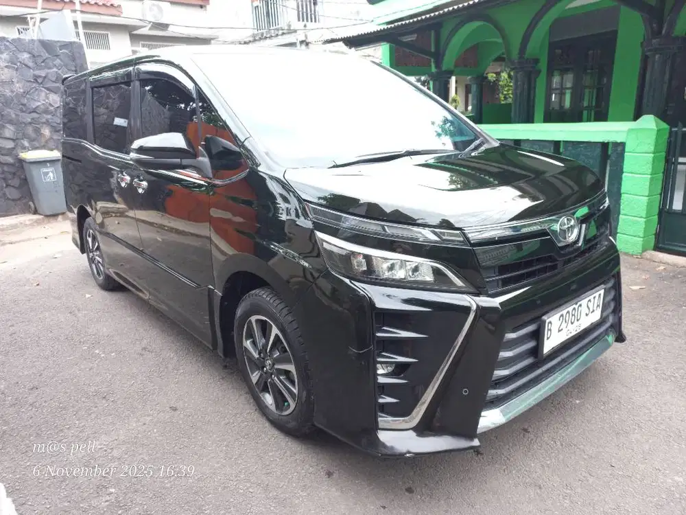 Toyota Voxy 2018 Termurah