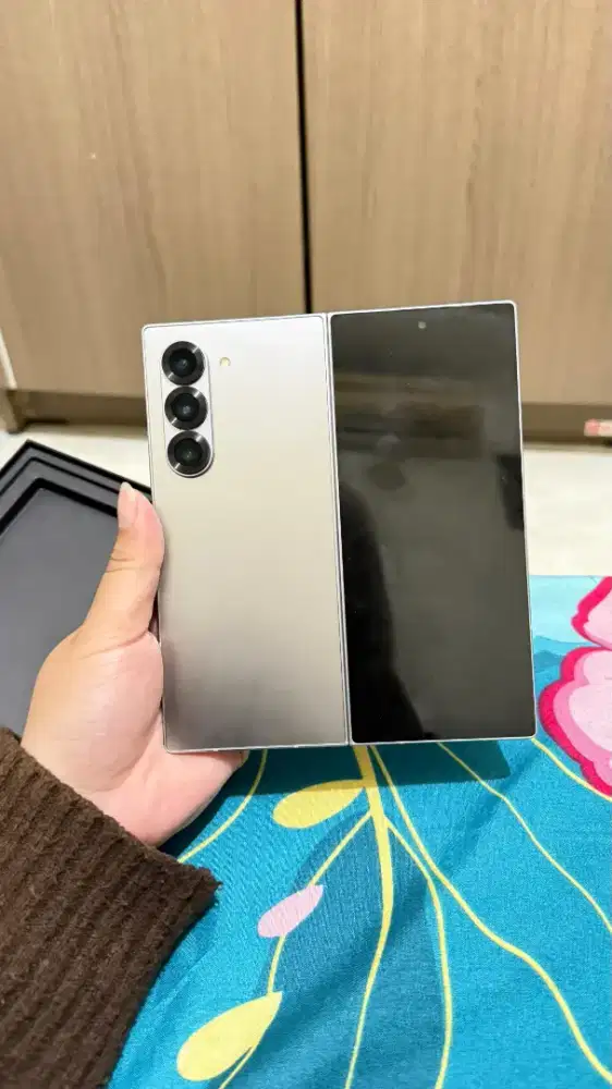 Samsung Galaxy Z Fold 6 12/1TB warna silver shadow like new