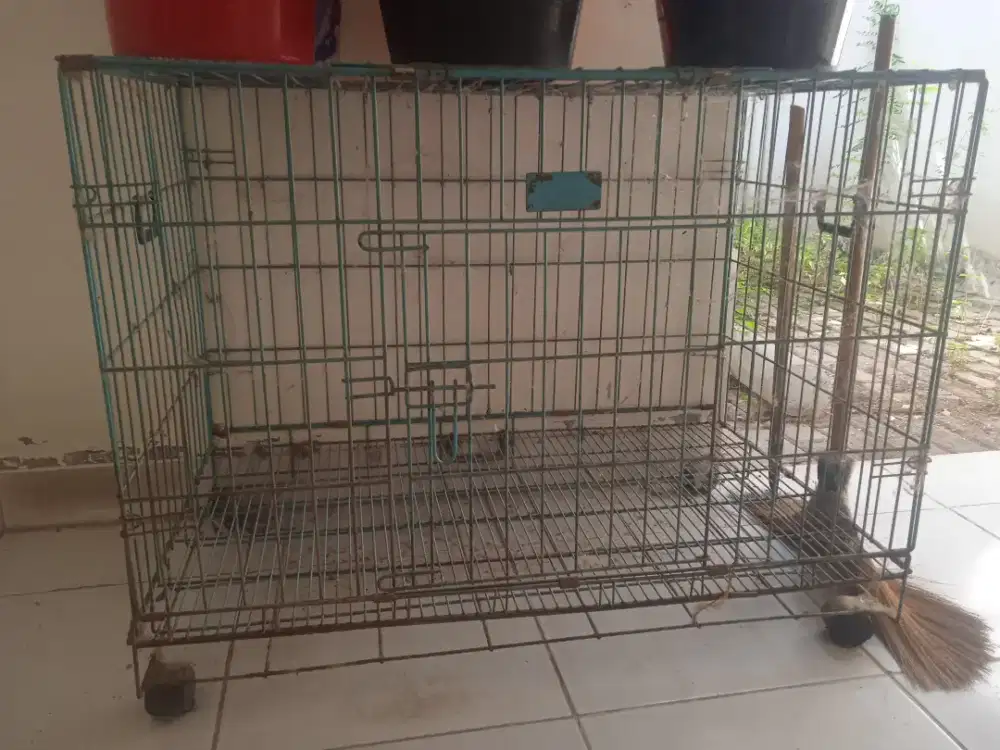 Kandang anjing/kucing besi beroda bekas murah