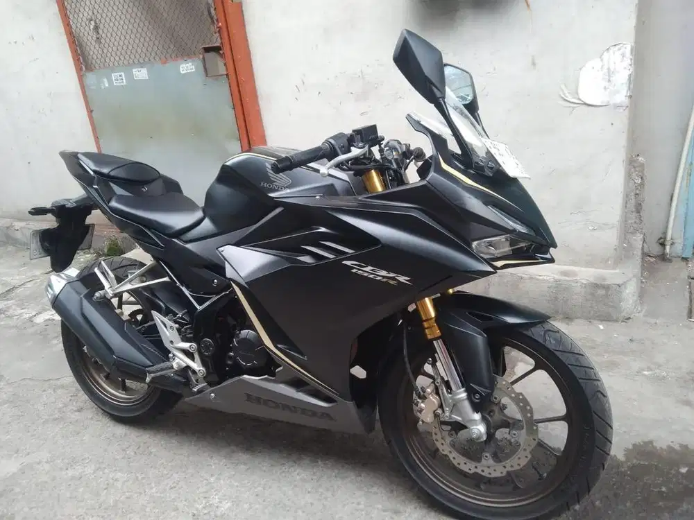 Honda CBR 150 R thun 2024 pajak panjang mesin halus jozz siap gas gan.