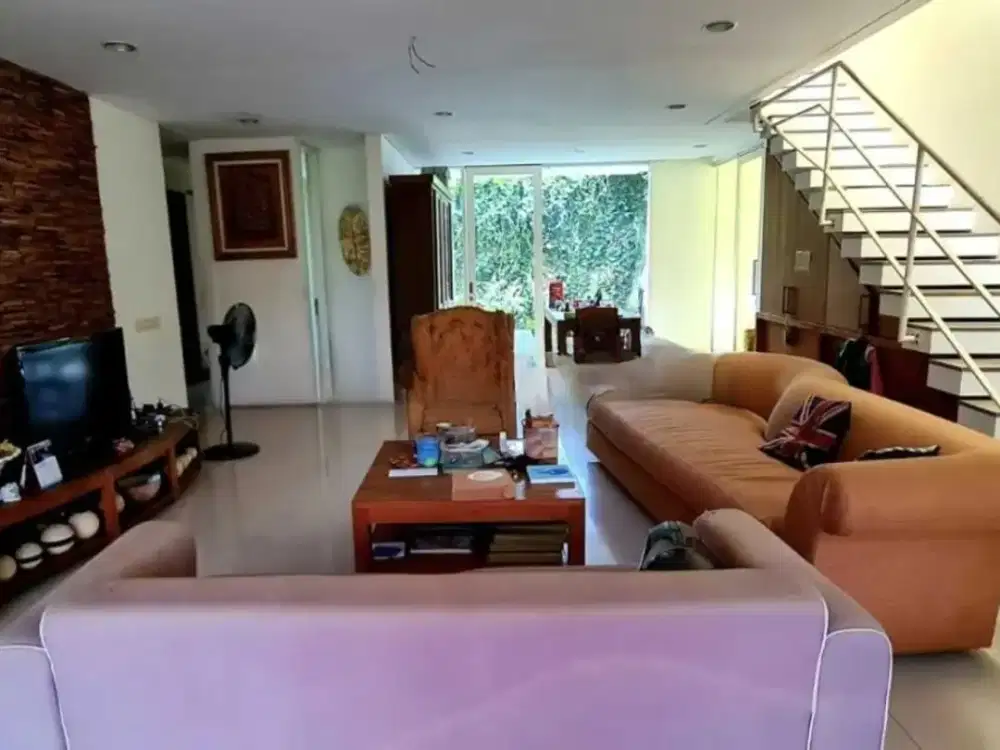 RUMAH MEWAH DIJUAL DALAM CLUSTER DI LEBAK BULUS JAKARTA SELATAN