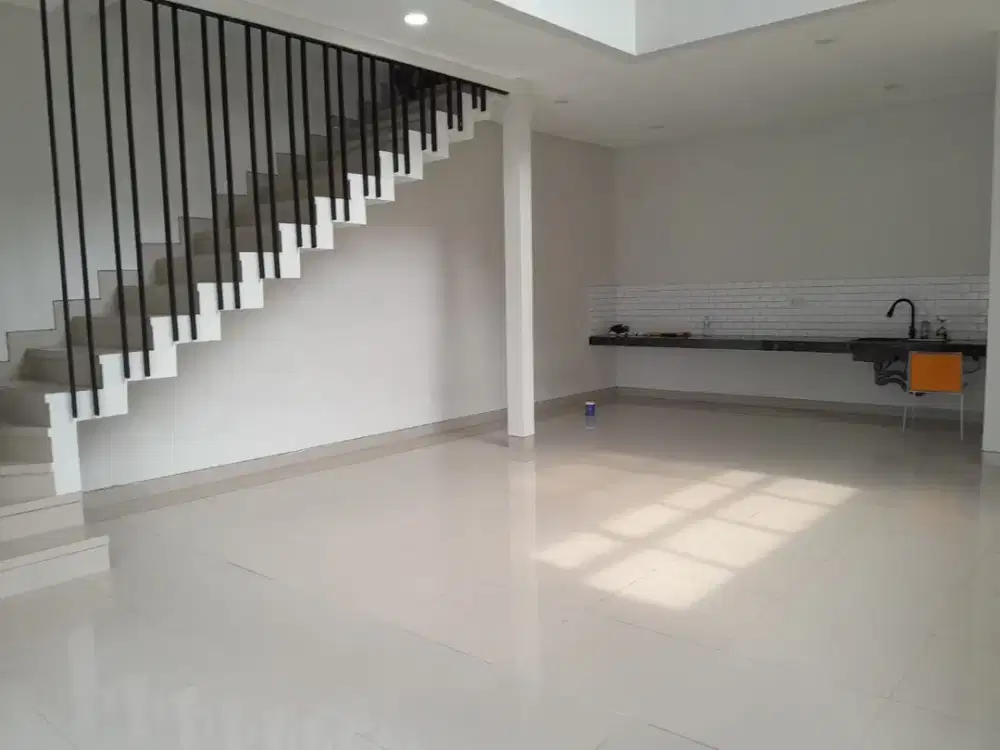 Rumah Hook Minimalis 2 LT di Taman Holis Indah