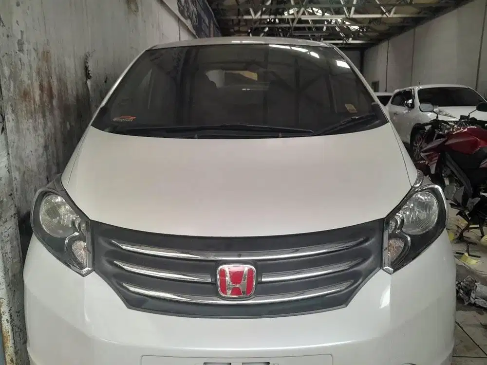 low km Honda Freed PSD at 2010