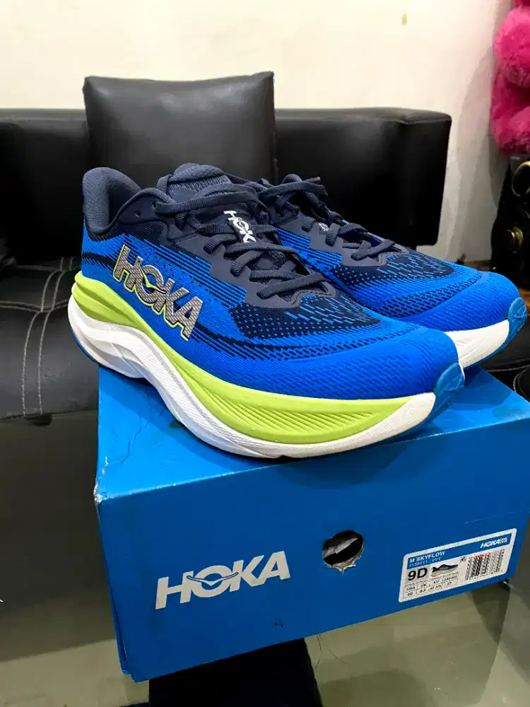 Hoka skyflow size 42 like new