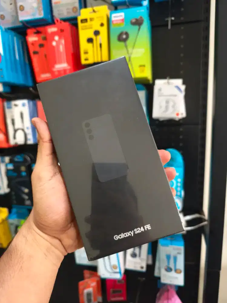 samsung s24fe 8/256 new