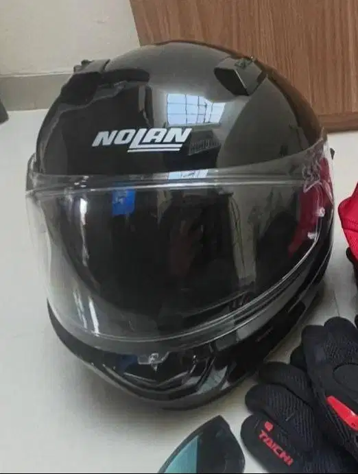 Nolan 606 Classic Glossy