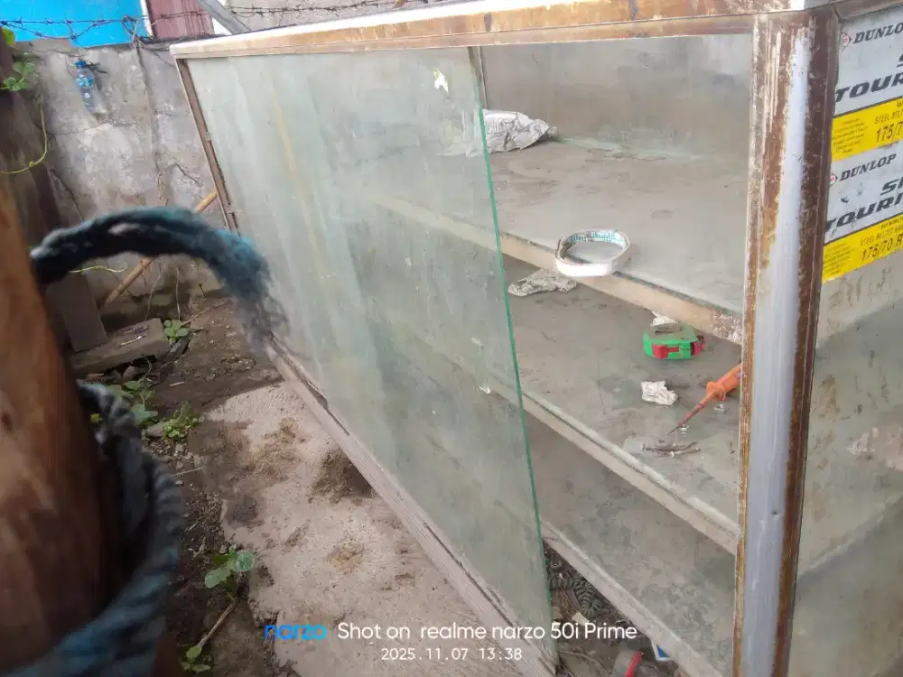 Etalase bekas panjang