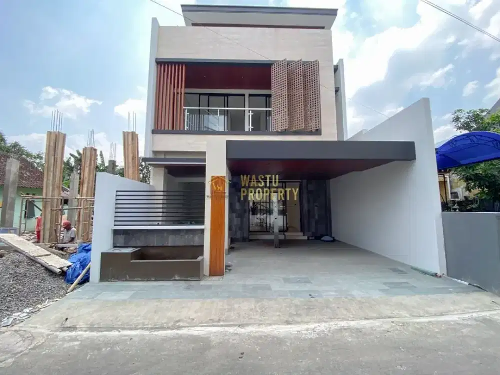 DIJUAL RUMAH MEWAH 2 LANTAI DEKAT HOTEL HYATT JOGJA