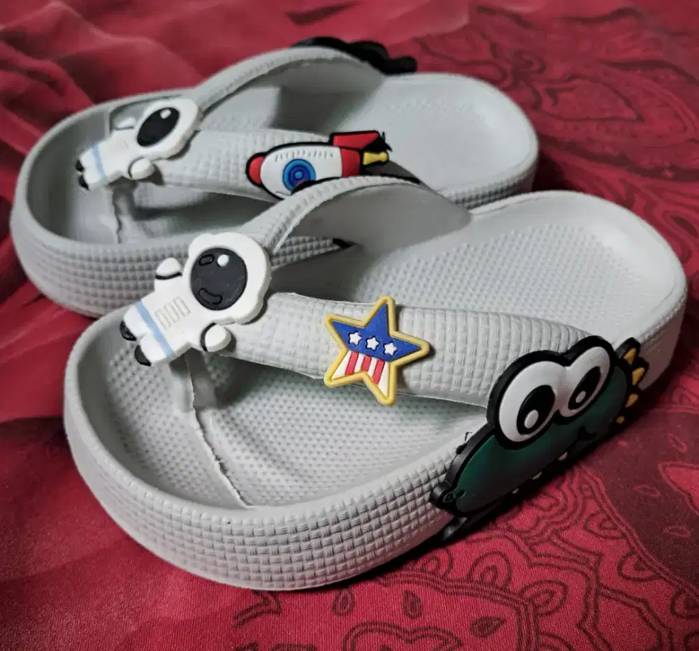 Paket Sandal dan Kaos Anak