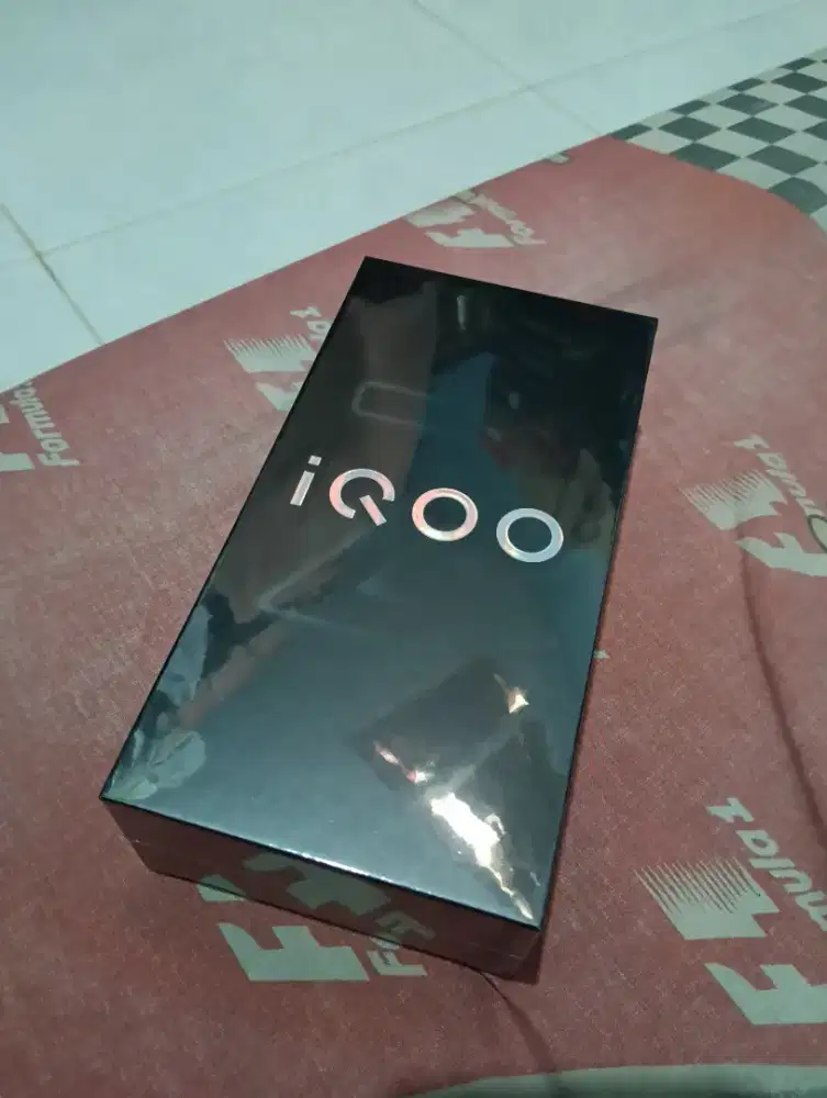 IQOO Z10 8/256 NEW BNIB