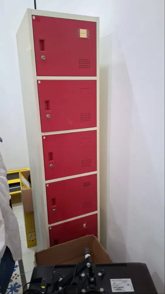 Jual Bekas Loker Kantor 5 Pintu