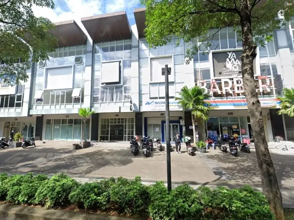 Disewakan Ruko Strategis 3 Lantai + Basement & Rooftop Lebar 5.5