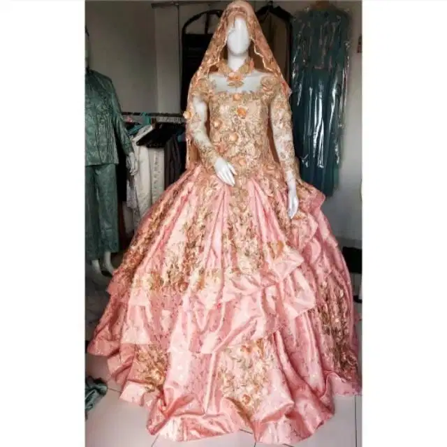 Sepasang baju pengantin