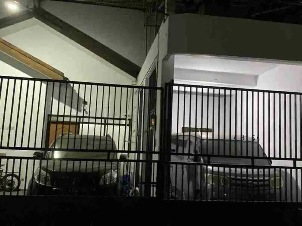 Sewa /jual rumah bekas kantor dan gudang jl. klampis semolo timur