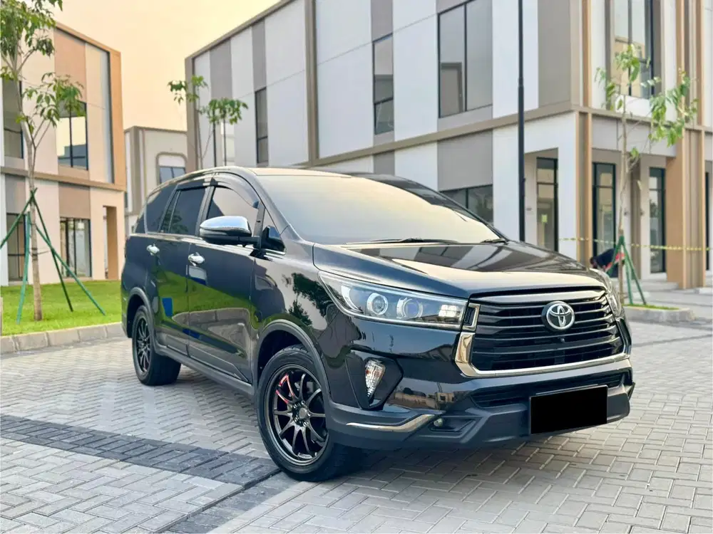 (KM 30 RIBU) Toyota Kijang Innova Venturer Diesel A/T Hitam 2022