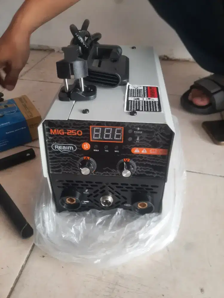 JUAL BUTUH  MESIN LAS LISTRIK BAELUM PERNAH DIPAKAI