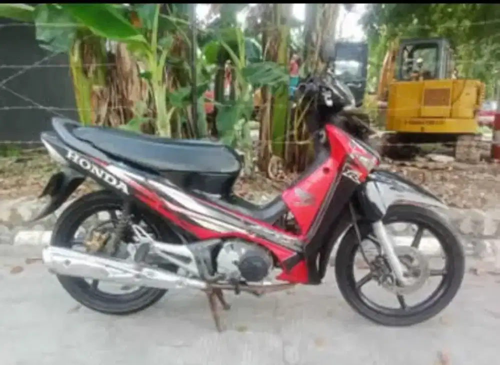 Dijual Honda Supra x 125 thn 2007 mulus komplit DKI