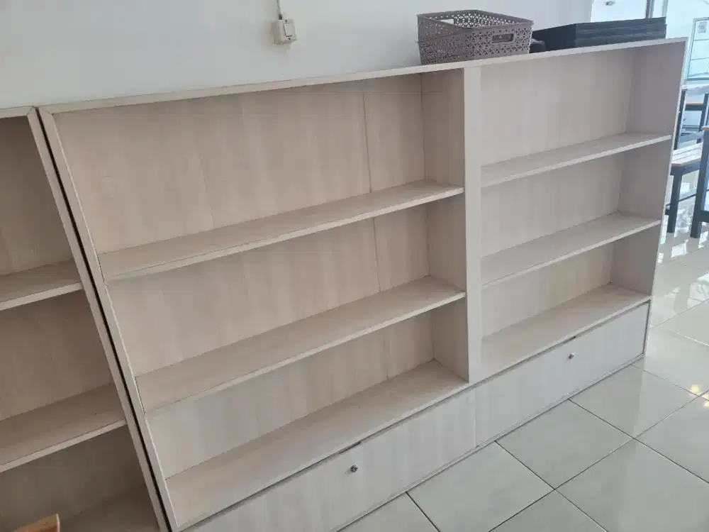 JUAL RUGI RAK MINIMALIS EKS DISPLAY SANDAL & ACCESORIES