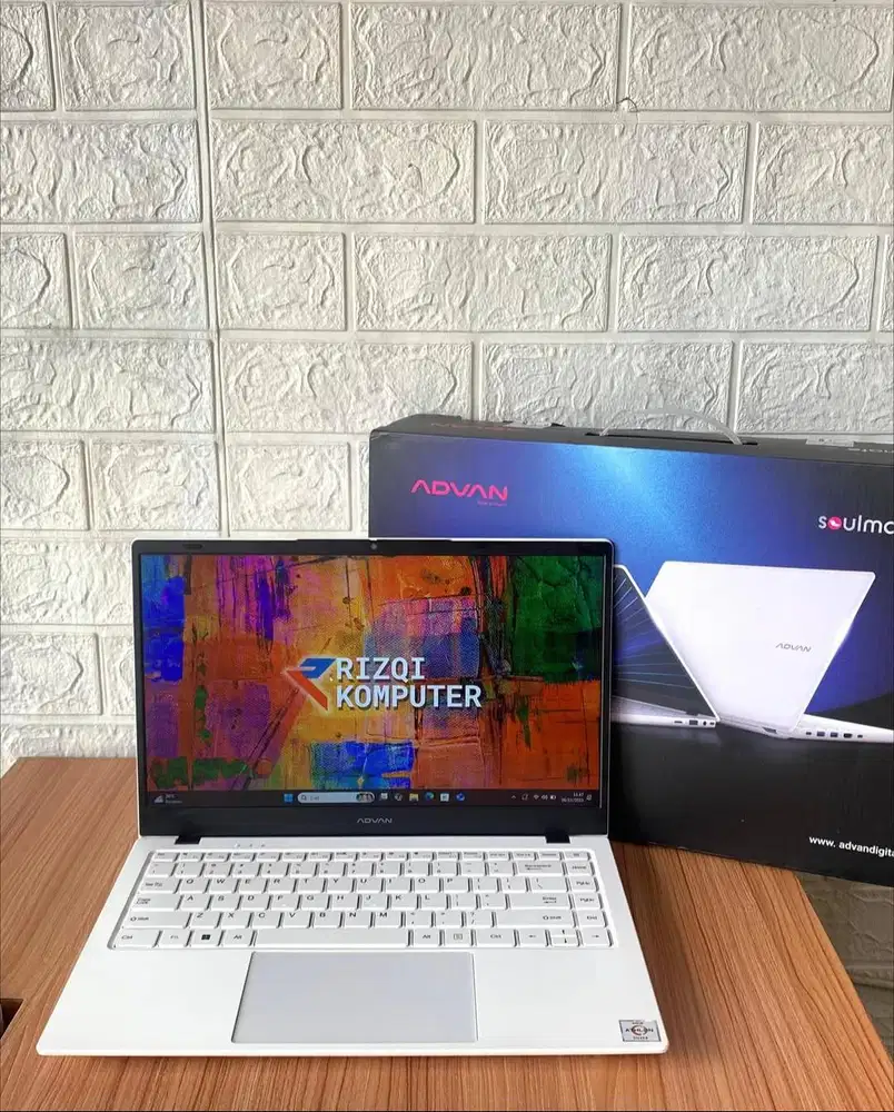 ADVAN SOULMATE X1 AMD Radeon 3020E Ram 4GB EMMC 128GB