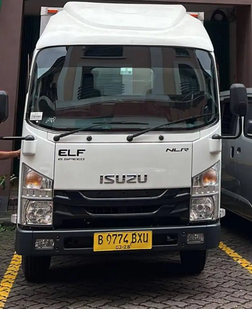 ISUZU ELF NLR85U BOX AC