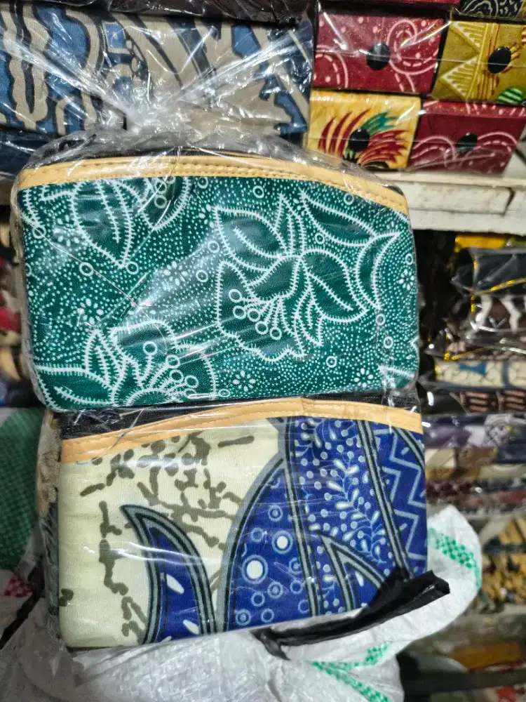 Souvenir dompet batik jogja