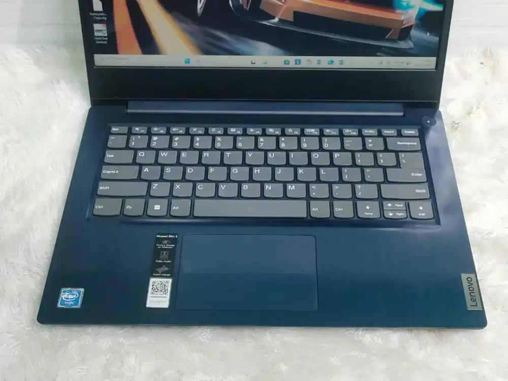 Lenovo Slim 3

- Intel Celeron N4020
- Ram 4 GB