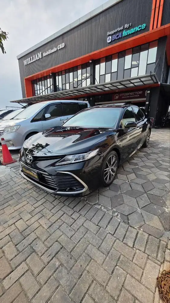Camry V matic tahun  2022