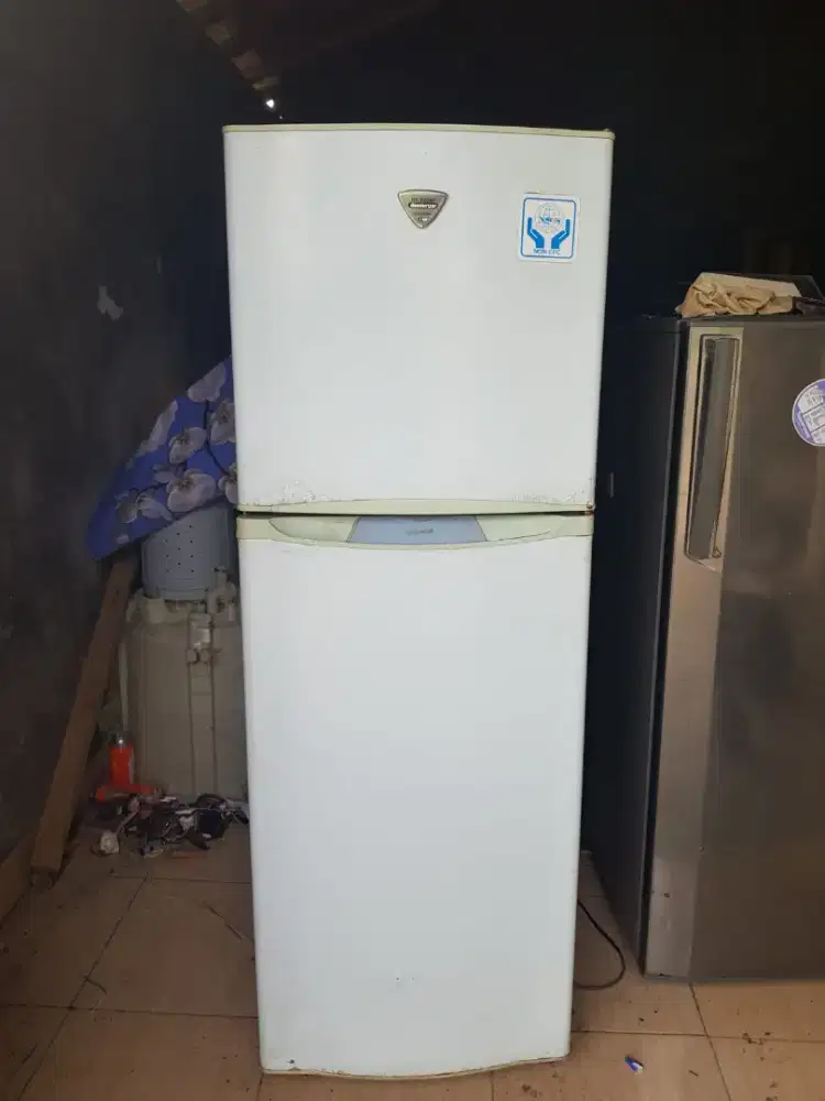 Kulkas 2 pintu merk national