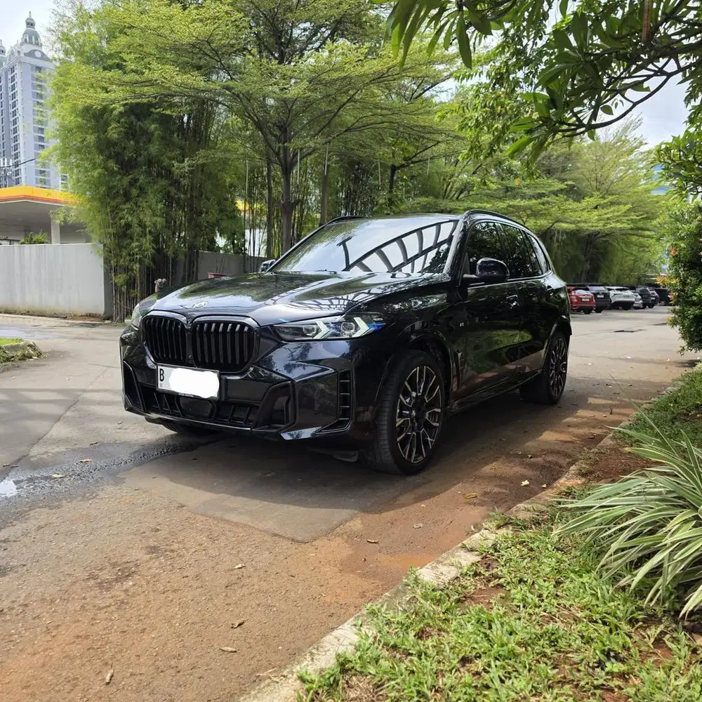 BMW X5 M SPORT 2024 – DARK BLUE ON BROWN INTERIOR