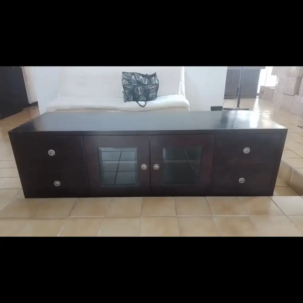 Meja Lemari TV Kayu Mewah