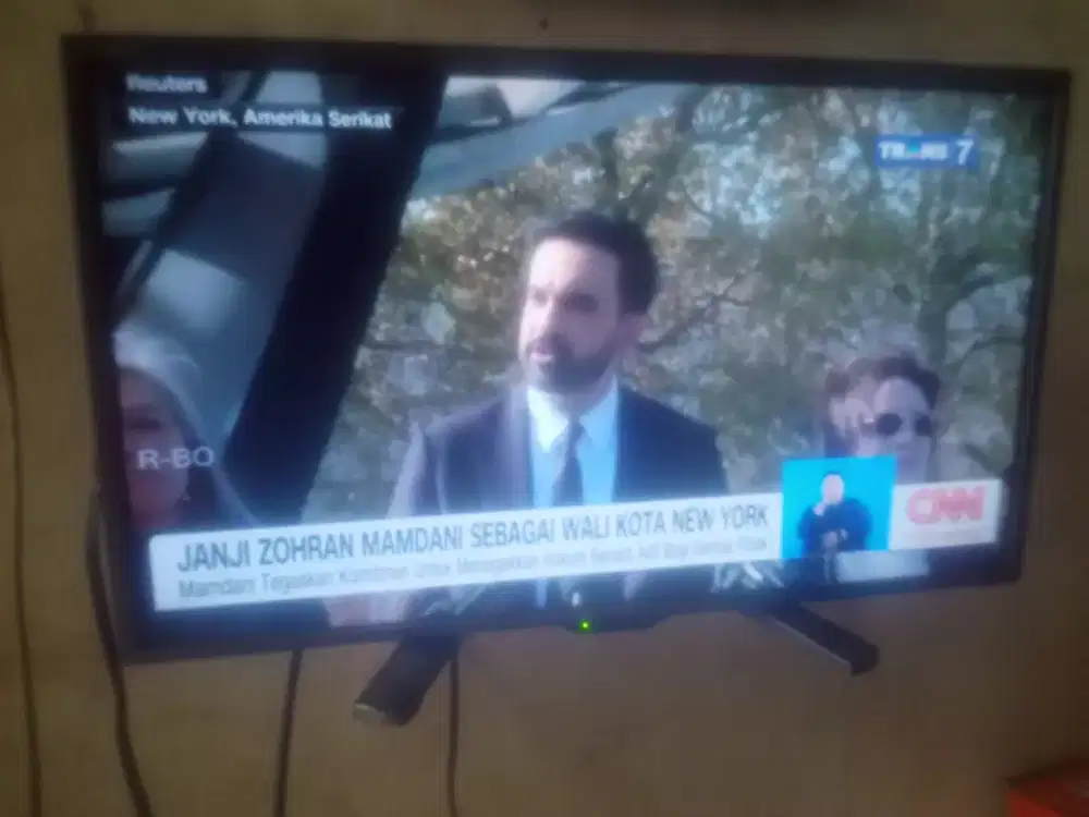 Tv led 24 inch sharp+stb normal siap tonton nego tipis