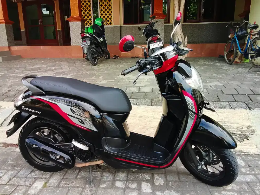 Scoopy Black Sporty 2020