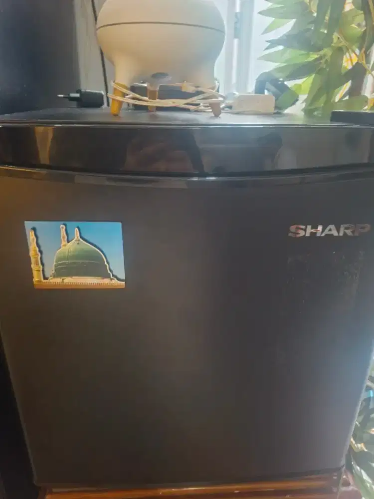 Kulkas sharp mini