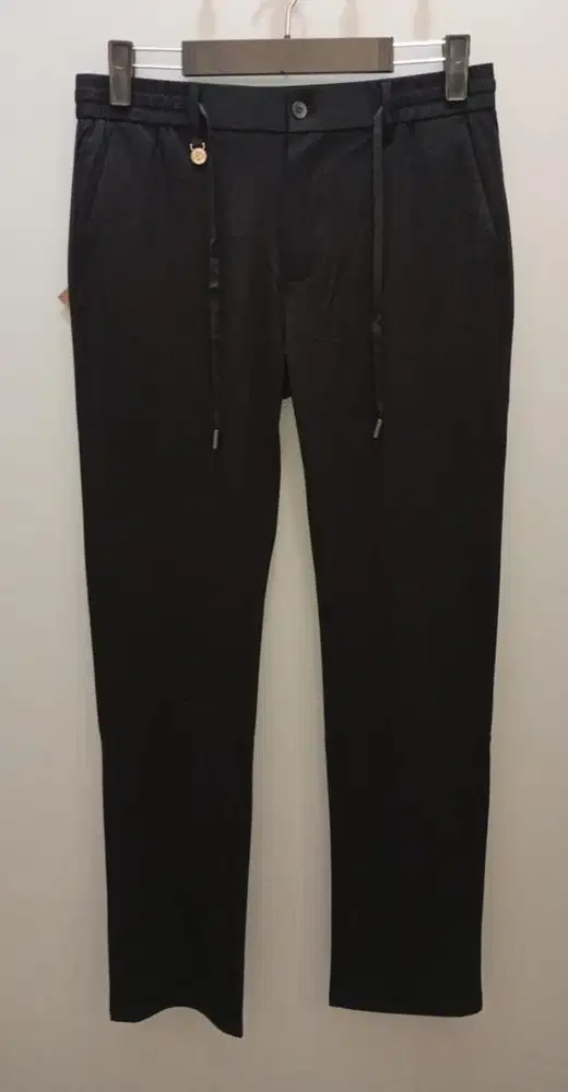 LORO PIANA CELANA GOLF HITAM