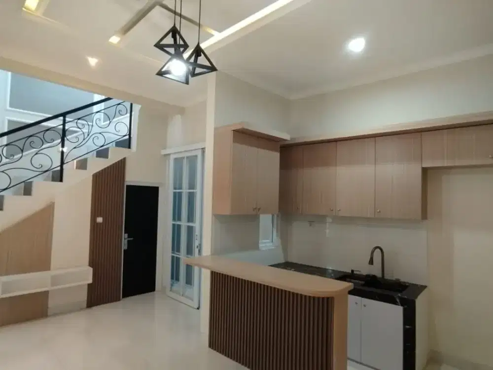 Dijual Rumah Mewah Dekat Stasiun Lenteng Agung di Jakarta Selatan